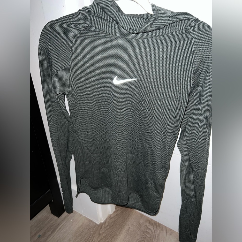 Nike dry fit long sleeve shirt